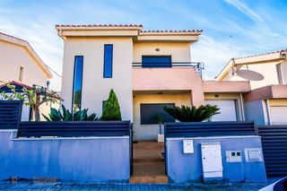Miete Haus  Dues aigües. Casa adosada de 4 hab. en bellamar, calafell
