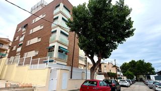 Piso  Baixador. Planta baja con terraza de 100 m a un paso de la playa y de la e