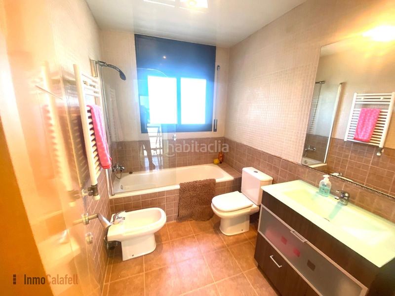 Foto 6b622cdb-3e2c-45fd-8e00-18f823f406ee. Casa amb calefacció aparcament piscina a Valldemar-Montmar Segur de Calafell