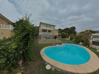 Chalet  Pau casals. Chalet independiente de obra vista con vistas panorámicas al mar