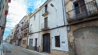 Casa  Nou 24. Casa de pueblo con historia y encanto en el corazón del vendrell