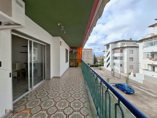 Appartamento  Vinyes les. Piso luminoso con 3 habitaciones, chimenea y terraza orientada a