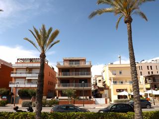 Etagenwohnung in Passeig martim de sant joan de du 269. Exquisito apartamento en primera lnea lateral al mar