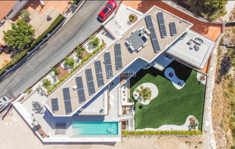 Foto 57af45ef-d1eb-4247-a415-21f6de7903fa. Xalet amb calefacció aparcament piscina a Urbanizaciones Benidorm