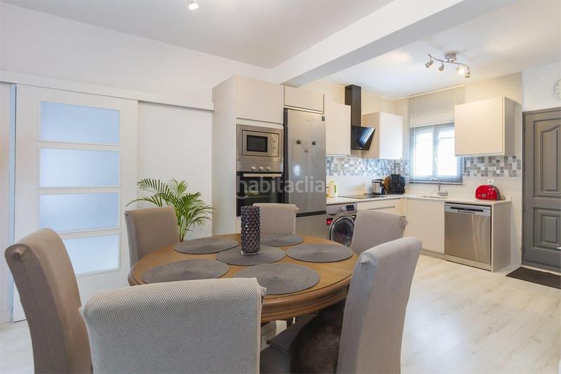 Foto 83c3e070-29ee-46e4-81e0-d924f5e2c7fe. Casa a schiera con parcheggio piscina in Pedreguer