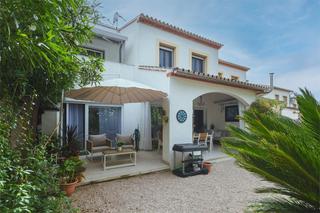 Casa adossada en Pedreguer. Adosado con piscina, jardn y terraza privada en monte pedreguer