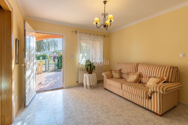 Foto 1656e484-f853-40ce-b126-d86ff774a9b1. Xalet amb piscina a Xaló