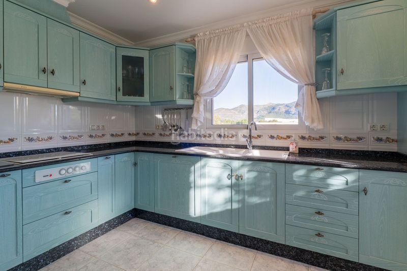 Foto f1a4931f-efb1-4685-99e0-e472eb004033. Xalet amb piscina a Xaló