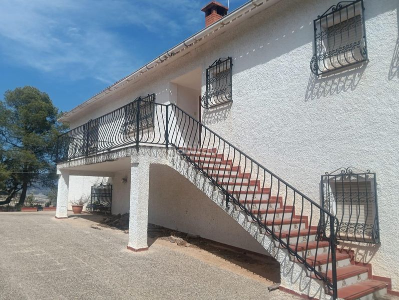 Foto f633785a-2e3d-41ca-87e6-5dd84c1ea750. Casa amb aparcament a La Nucia Pueblo Nucia (la)