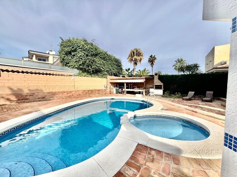 Foto 4eb9f61e-bdad-4703-9ad6-21ee39478352. Xalet amb aparcament piscina a Los Europeos Torrevieja