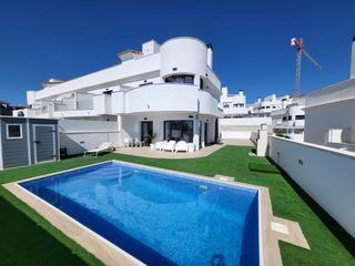 Casa adossada en Balc�n de Finestrat-Terra Marina. Moderno y exclusivo adosado en finestrat