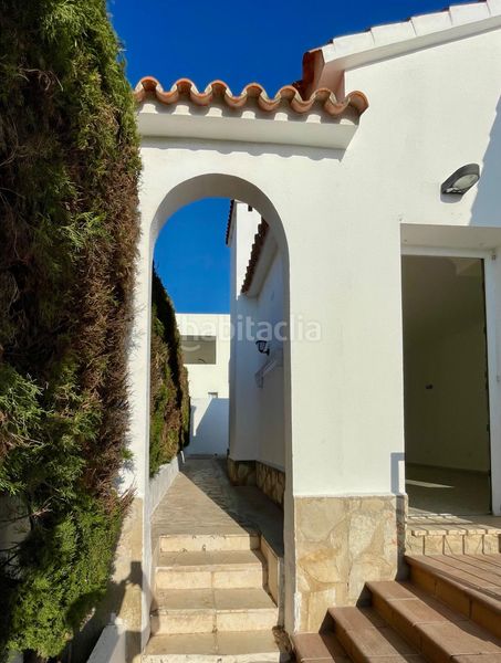 Foto 8a1d2bc7-c536-4607-9a53-e44df7545844. Casa adossada amb aparcament a Les Bassetes - El Marjal Dénia