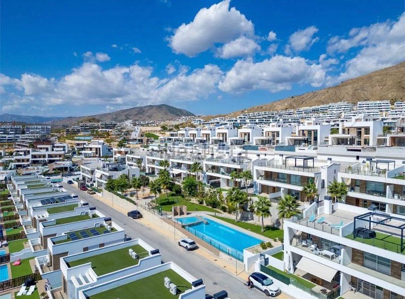 Foto f7d9cc66-a9f2-4721-a60f-8c9e48e76e1e. Dúplex amb calefacció aparcament piscina a Finestrat pueblo Finestrat