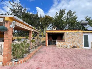 Chalet in Pueblo-Ubanizaciones. Casa  chalet independiente con parcela y piscina para disfrutar