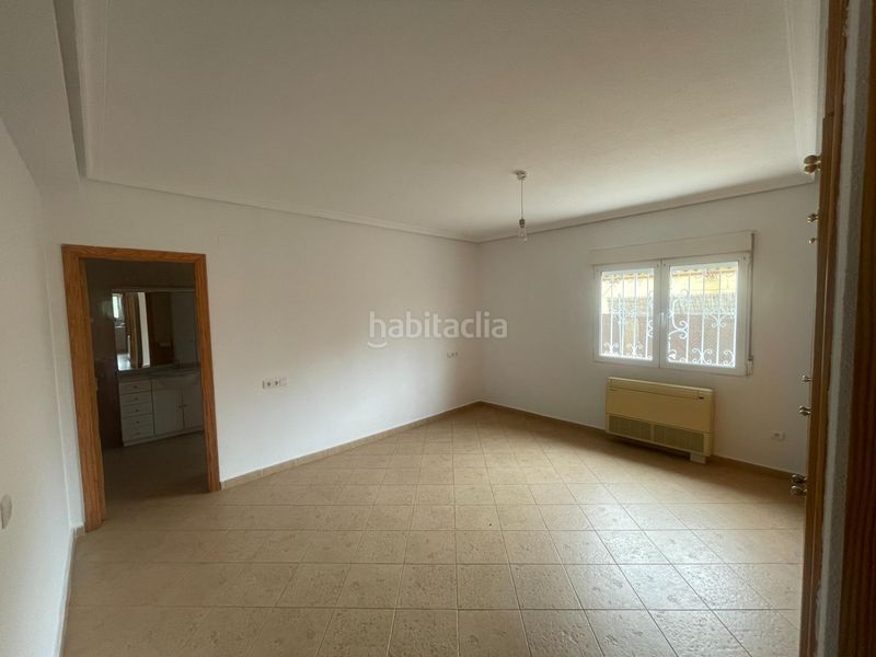 Foto a50a4180-dd9a-4a72-acc1-f3e7ae9c8254. Xalet amb calefacció aparcament piscina a Busot