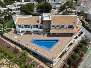 Chalet in Mascarat. Villa blanca propiedad de lujo en altea