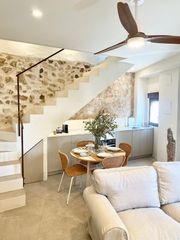 Casa a Altea Ciudad. Excelente inversión casa de pueblo reformada junto al mar en alt