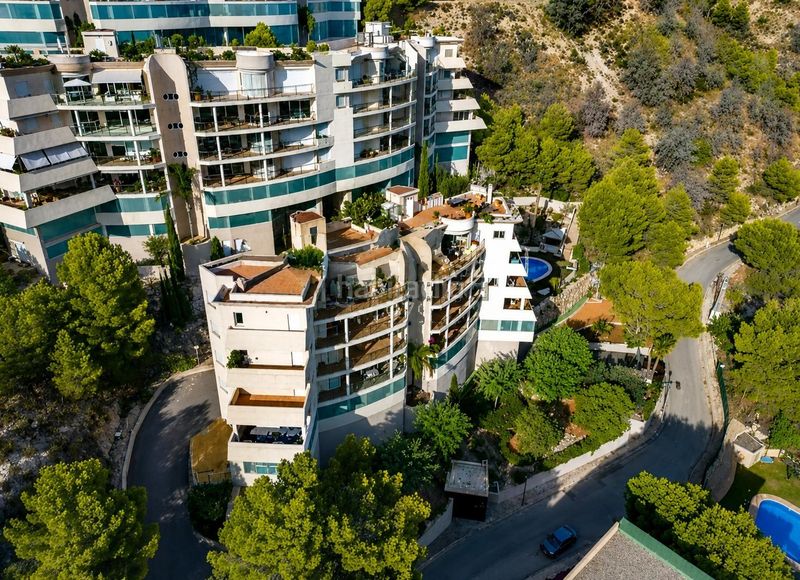 Foto c92f6f48-75ed-487c-8e19-aa58a66aa6e9. Àtic amb calefacció aparcament piscina a Altea la vella Altea