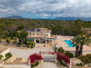 Xalet a Pueblo-Ubanizaciones. Chalet de lujo en alfaz del pi, alicante