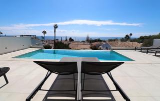 Casa en La Cala Mijas. Villa moderna con espectaculares vistas al mar a 200 metros de l