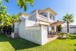 Casa  Urbanizacin real de zaragoza. Villa independiente a 50 metros de la playa las chapas en elviri