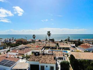 Casa  Flandes. Villa moderna con vistas al mar en el chaparral