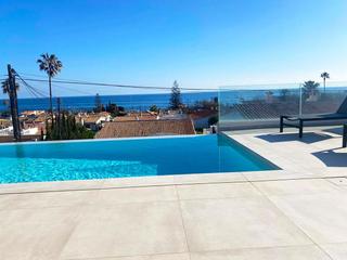 Casa  Flandes. Villa moderna con vistas al mar en el chaparral
