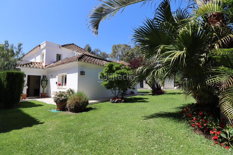 Foto 46775d31-8b7a-4cfa-b2ad-90fa0f3de7d2. Casa con riscaldamento parcheggio piscina in Cabopino - Artola Marbella