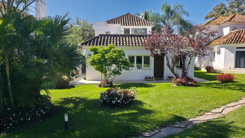 Foto af96ed14-cd0d-4fb7-ba25-c0108942608b. Casa con riscaldamento parcheggio piscina in Cabopino - Artola Marbella