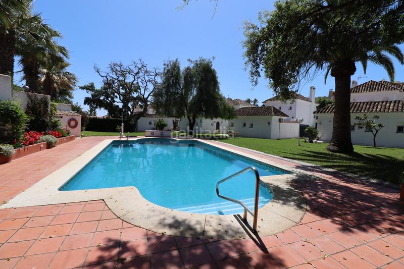 Foto da42e3fb-0a17-44bd-acea-0150a0874d62. Casa con riscaldamento parcheggio piscina in Cabopino - Artola Marbella