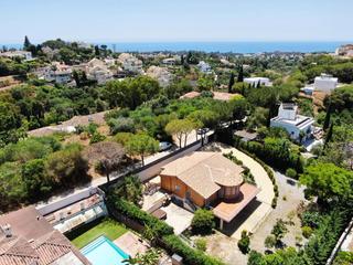 Casa  De francia. Villa de madera finlandesa en venta en elviria  marbella