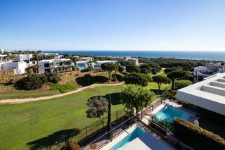 Casa adossada  De los acebos. Adosado con vistas al mar y al golf en venta en cabopino  marbel