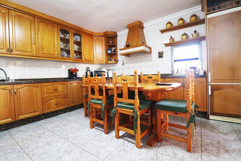 Foto 28c14840-12c7-4b69-8db6-b1fe75672c1b. Casa encantadora villa con amplia parcela en las chapas en Marbella