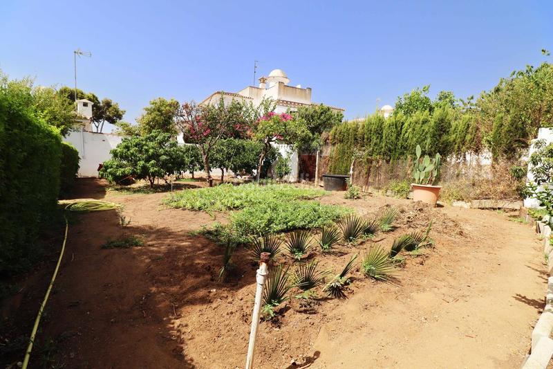 Foto 32d31ed6-470a-4006-9670-96b93b49eae1. Casa encantadora villa con amplia parcela en las chapas en Marbella