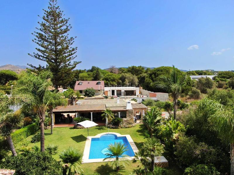 Foto 3ef60094-a5cb-4119-a3fc-7cab6f725e3e. Casa encantadora villa con amplia parcela en las chapas en Marbella