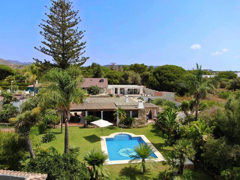 Foto 40ab2a23-8103-4316-8f22-df15fcb3f02d. Casa encantadora villa con amplia parcela en las chapas en Marbella