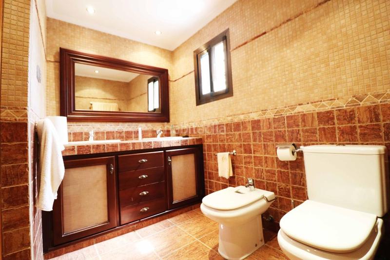 Foto 523b51a8-d2c7-4cb5-ba1f-f66ef3ef02fa. Casa encantadora villa con amplia parcela en las chapas en Marbella