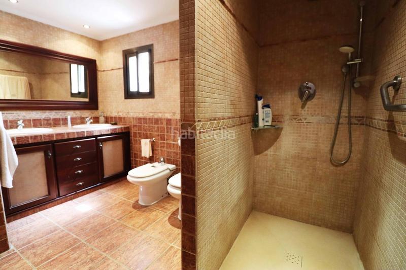 Foto 5d80fe9f-89cd-4dd8-a309-478ae2eb531c. Casa encantadora villa con amplia parcela en las chapas en Marbella