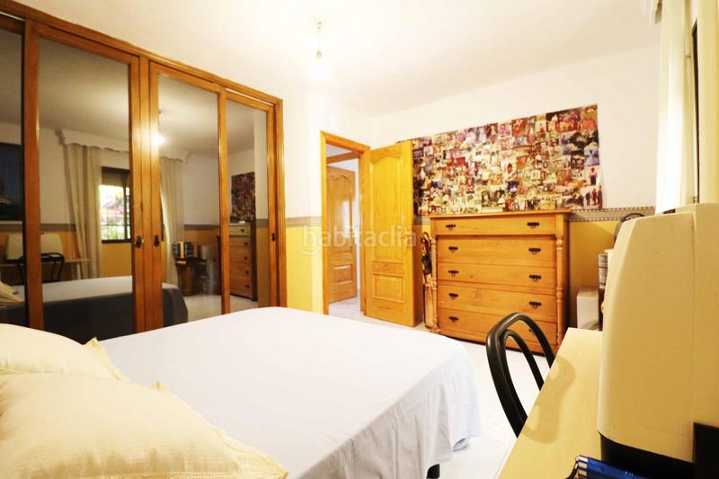 Foto 6ceeedb6-26b5-4ec2-a3ec-1a7fc5a79ce4. Casa encantadora villa con amplia parcela en las chapas en Marbella