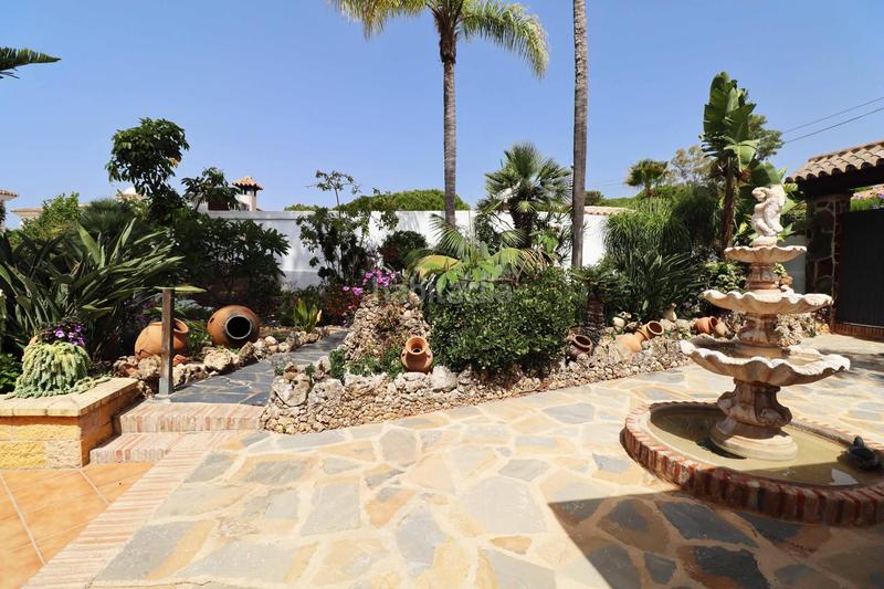 Foto 7116a804-8dbe-4367-8c2c-074567236db7. Casa encantadora villa con amplia parcela en las chapas en Marbella