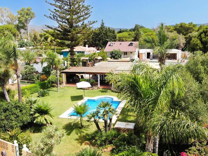 Foto 840038d8-a89b-4e00-9d19-2e57342bfe61. Casa encantadora villa con amplia parcela en las chapas en Marbella