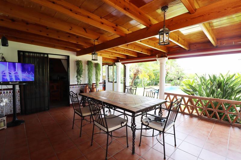 Foto a2abff51-78eb-4fc2-83de-0468faadea2e. Casa encantadora villa con amplia parcela en las chapas en Marbella