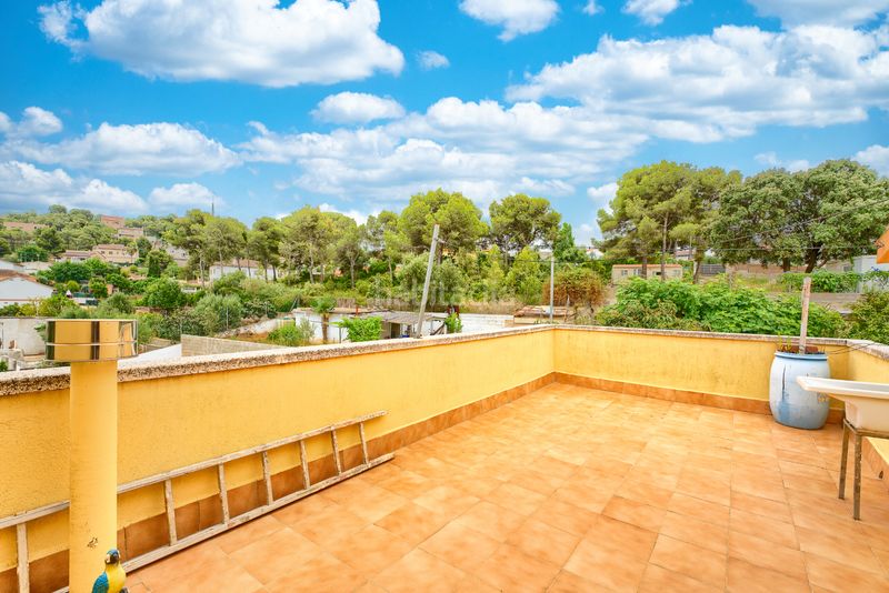 Foto 70405f38-57c6-4689-9aff-00a32050494a. Chalet mit parking in Castellet i la Gornal