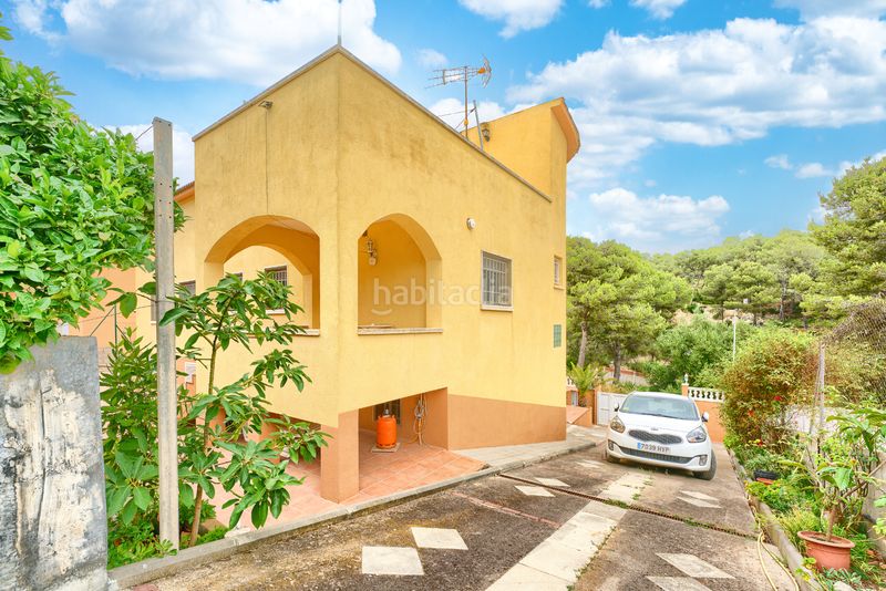 Foto 874c4c1e-8fbf-43e6-9e7c-d94e4c842a30. Chalet mit parking in Castellet i la Gornal