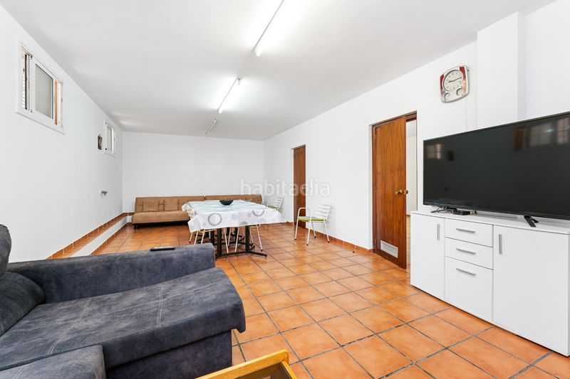 Foto c3f19011-b0ce-467f-809a-c11fee2011c1. Chalet mit parking in Castellet i la Gornal