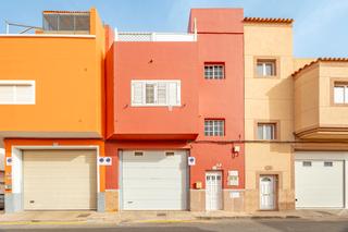 Casa  Calle sagunto. Casa en venta