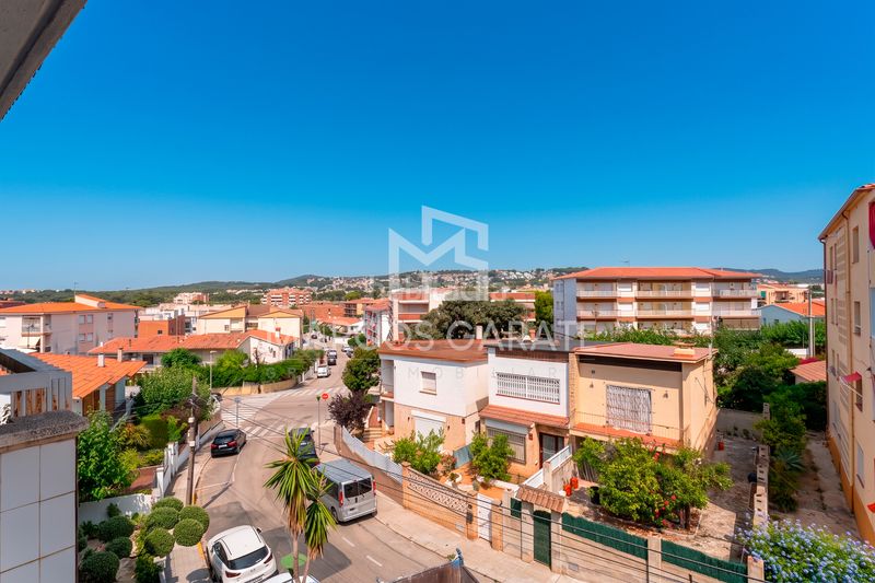 Foto 4726b7b1-f80b-4d36-820d-37a5e8e1209e. Pis amb xemeneia a Coma-ruga platja Coma-ruga