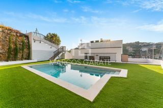 Casa  Avinguda marca hispànica. Exclusiva vivienda con piscina, gran parcela y posibilidad de as