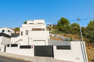 Maison  Avinguda marca hispànica. Exclusiva vivienda con piscina, gran parcela y posibilidad de as