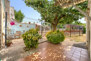 Casa  Carrer d' avall. Encanto, comodidad y un jard�n para disfrutar cada d�a